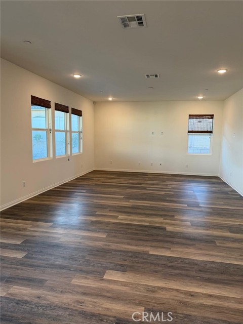 Detail Gallery Image 12 of 31 For 4009 Elderberry, Lake Elsinore,  CA 92530 - 5 Beds | 2/1 Baths