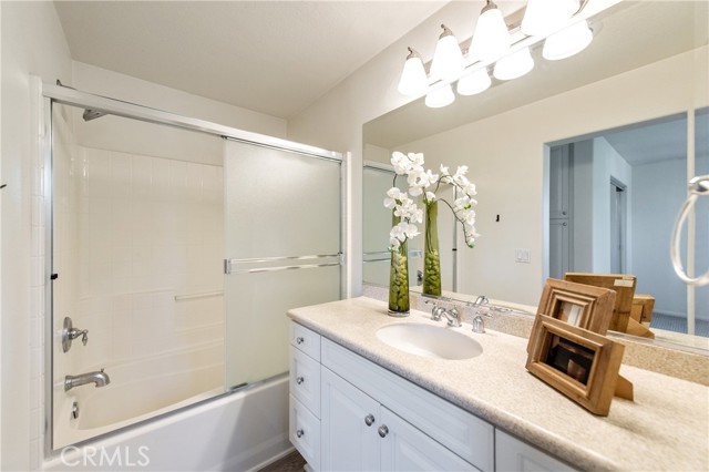 357 Flyers Lane, Tustin CA: https://media.crmls.org/medias/500daa3c-874f-4785-9d1e-04d9aba2d863.jpg