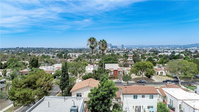 Detail Gallery Image 33 of 46 For 1569 Hi Point St, Los Angeles,  CA 90035 - 3 Beds | 3/1 Baths