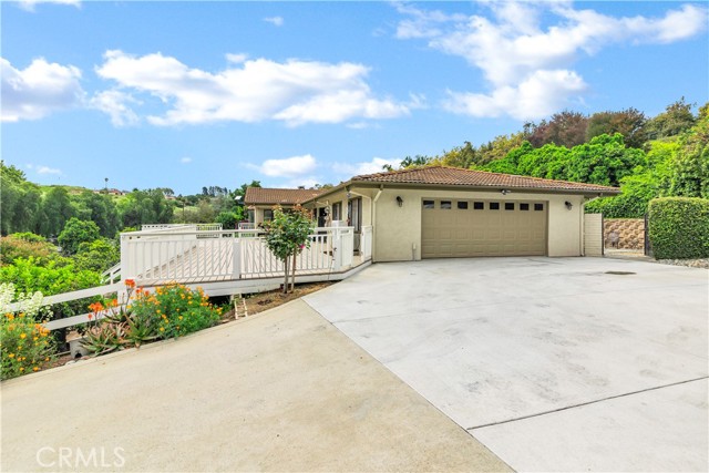 735 Del Valle Drive, Fallbrook CA: https://media.crmls.org/medias/501063af-f423-4f28-b55a-42604dd56857.jpg