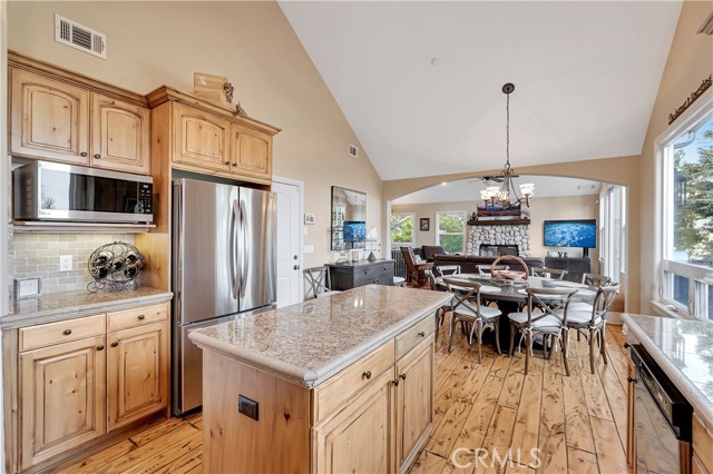 1119 Brentwood Drive, Lake Arrowhead CA: https://media.crmls.org/medias/5010bc02-2bc7-44b6-afd7-65db959620f1.jpg