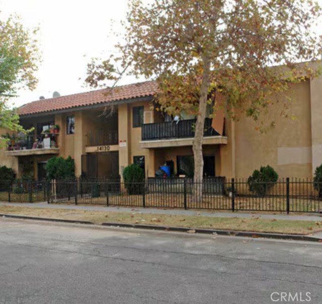 Detail Gallery Image 3 of 3 For 14134 Delano, Van Nuys,  CA 91401 - 2 Beds | 2 Baths