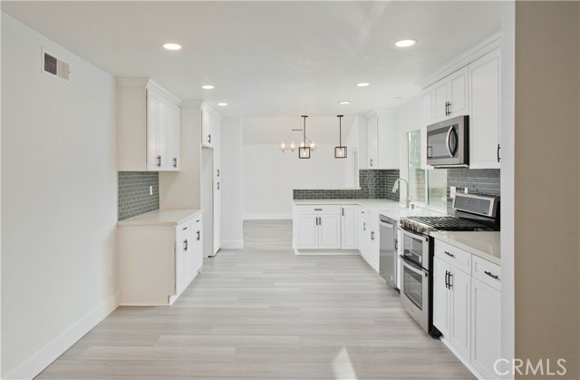 Detail Gallery Image 7 of 24 For 10257 Nevada Ave, Chatsworth,  CA 91311 - 3 Beds | 2/1 Baths