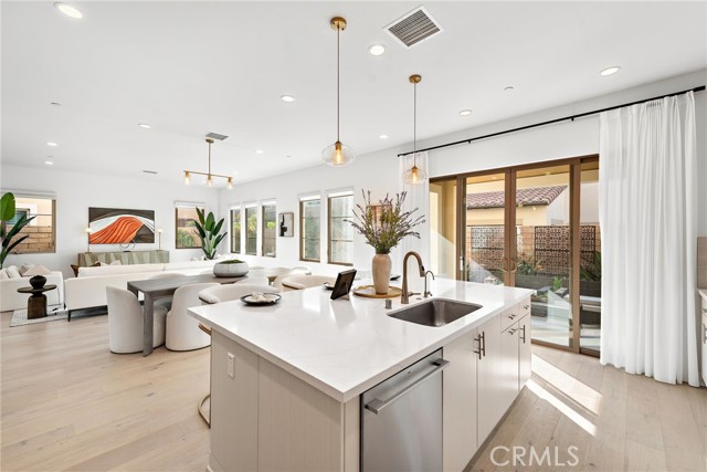 Detail Gallery Image 14 of 31 For 215 Sutters Mill, Irvine,  CA 92602 - 4 Beds | 4/1 Baths