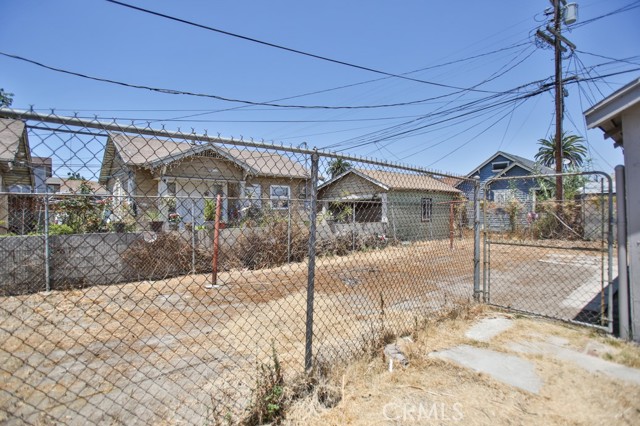 531 W 61st Street, Los Angeles CA: https://media.crmls.org/medias/50129193-8f4c-46d4-a710-e26c4f08302c.jpg