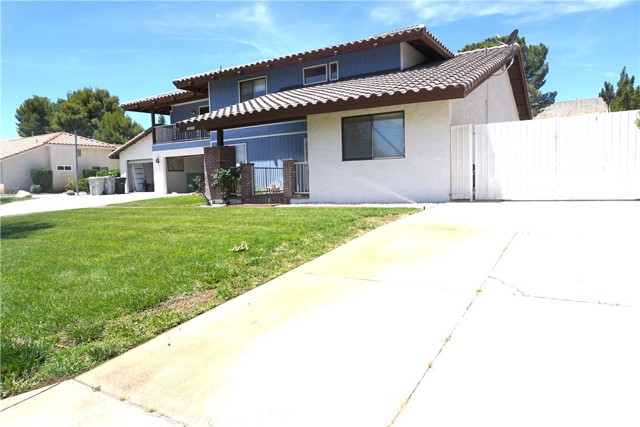 Detail Gallery Image 2 of 32 For 13510 Hidden Valley Rd, Victorville,  CA 92395 - 3 Beds | 3 Baths