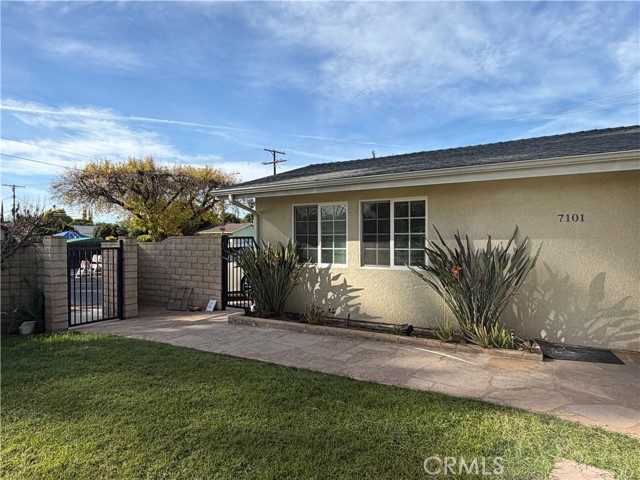 Detail Gallery Image 6 of 8 For 7101 Fallbrook Ave, West Hills,  CA 91307 - 3 Beds | 2 Baths