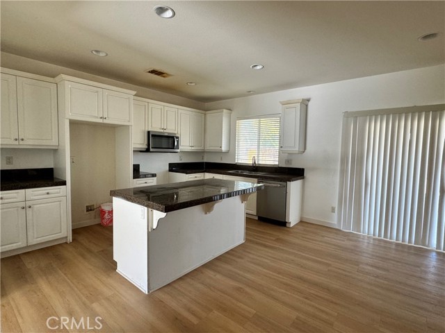 Detail Gallery Image 3 of 6 For 1065 Garrett Way, San Jacinto,  CA 92583 - 4 Beds | 2/1 Baths