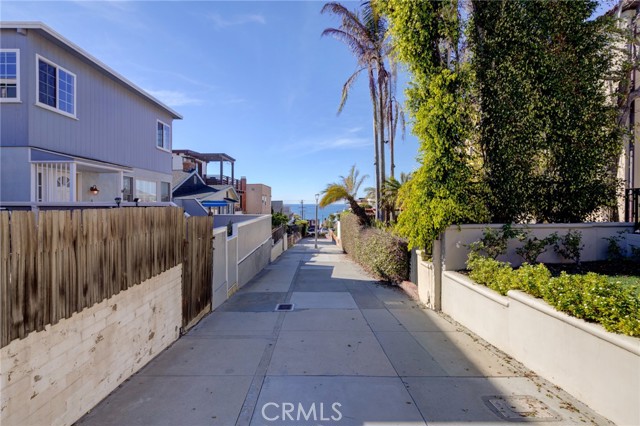 230 30th Street, Hermosa Beach, California 90254, 5 Bedrooms Bedrooms, ,3 BathroomsBathrooms,Residential,Sold,30th,SB22001152