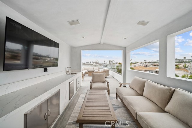 506 Clubhouse Avenue, Newport Beach CA: https://media.crmls.org/medias/5015330c-9fcd-48c5-8765-b7598e659c92.jpg