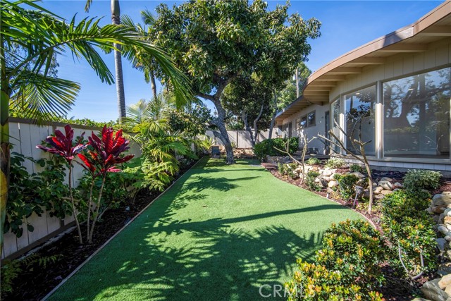 464 LOCUST, Laguna Beach CA: https://media.crmls.org/medias/50153eff-75ab-4ec4-9648-d779ad91596b.jpg