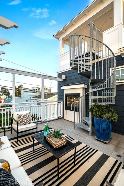 501 6th Place, Manhattan Beach, California 90266, 4 Bedrooms Bedrooms, ,2 BathroomsBathrooms,Residential,Sold,6th,SB23176896