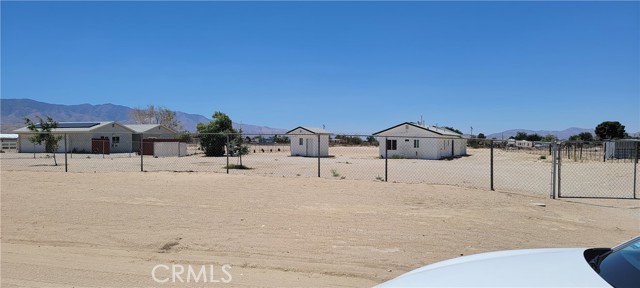 Detail Gallery Image 3 of 20 For 11200 Palomar Ave #B,  Lucerne Valley,  CA 92356 - 3 Beds | 2 Baths