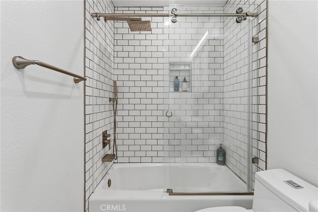https://media.crmls.org/medias/5015c02a-a692-467d-ba7f-dab21e5999d3.jpg?preset=X-Large