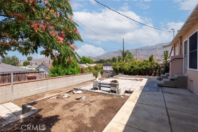 10935 Nassau Avenue, Sunland CA: https://media.crmls.org/medias/501642ad-4b02-4d05-95ef-ce230d81e02c.jpg