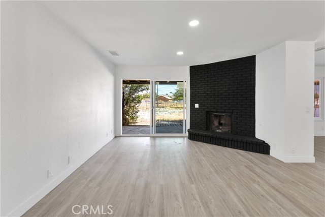 14855 Flathead Road, Apple Valley CA: https://media.crmls.org/medias/50164a05-d213-4c57-abab-4553e95953a3.jpg