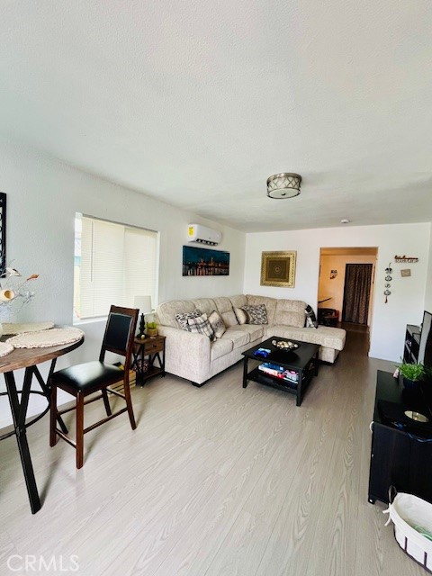 Detail Gallery Image 2 of 10 For 715 Goodman St, Bakersfield,  CA 93305 - 2 Beds | 1 Baths