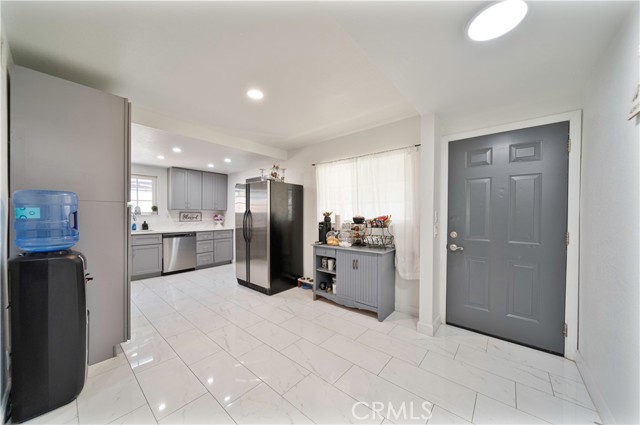 Detail Gallery Image 4 of 25 For 371 S Alexander Ave, Upland,  CA 91786 - 3 Beds | 2 Baths