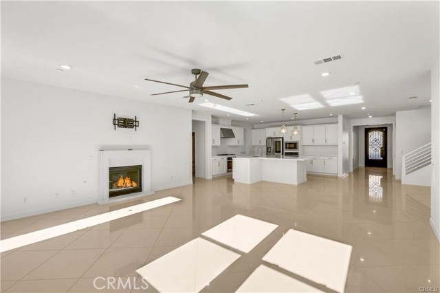 Detail Gallery Image 9 of 33 For 2872 Santa Fiora, Corona,  CA 92882 - 5 Beds | 3 Baths