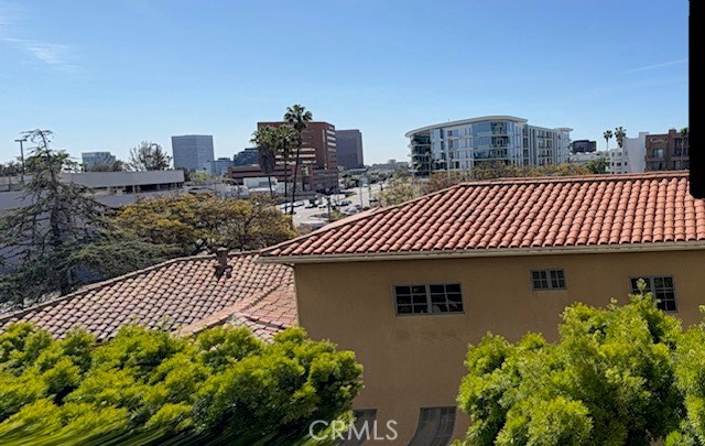 321 S San Vicente S Boulevard, Los Angeles CA: https://media.crmls.org/medias/501a463f-d4d8-4512-860e-dcd66972359c.jpg