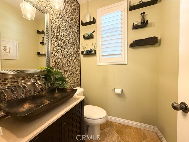 Detail Gallery Image 10 of 11 For 23229 Beachcomber Ln, Valencia,  CA 91355 - 4 Beds | 2/1 Baths