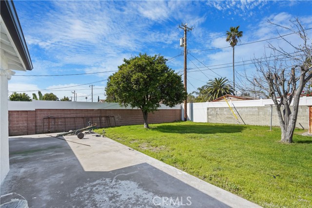 Detail Gallery Image 3 of 32 For 11031 Lull St, Sun Valley,  CA 91352 - 2 Beds | 1/1 Baths