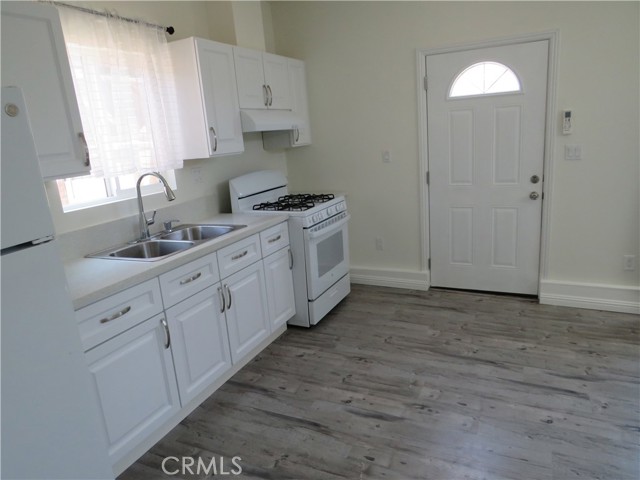 Detail Gallery Image 7 of 13 For 9013 1/2 Gladbeck Ave, Northridge,  CA 91324 - 0 Beds | 1 Baths