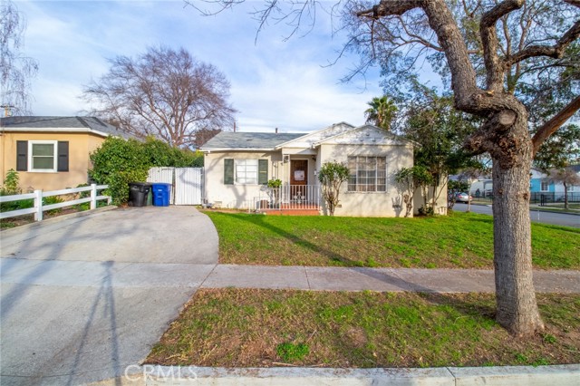 2484 Hanning Avenue, Altadena CA: https://media.crmls.org/medias/501c7e8e-2f8d-4897-a59b-6af564e766ef.jpg