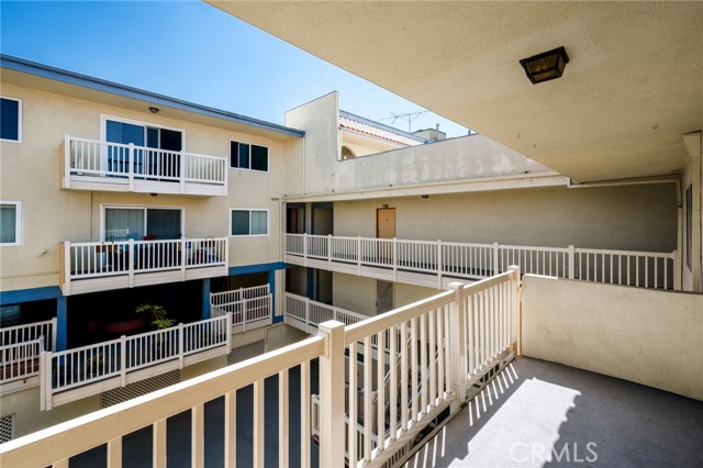 1707 Pacific Coast Highway, Hermosa Beach, California 90254, 1 Bedroom Bedrooms, ,1 BathroomBathrooms,Residential,For Sale,Pacific Coast Highway,SB26076902