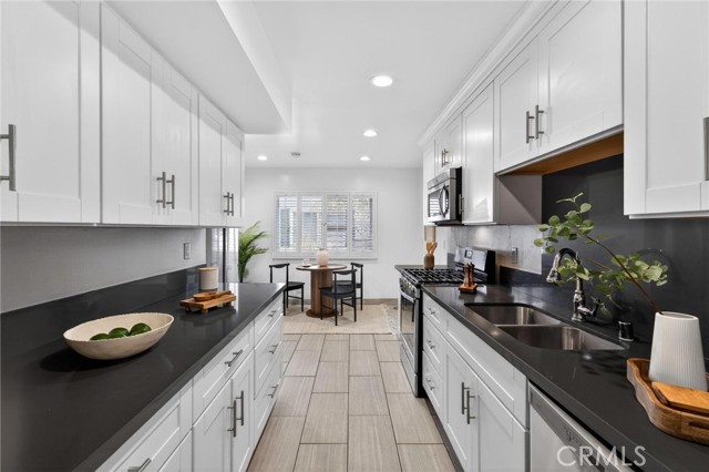 Detail Gallery Image 19 of 46 For 1830 Kelton Ave #5,  Los Angeles,  CA 90025 - 3 Beds | 2/1 Baths