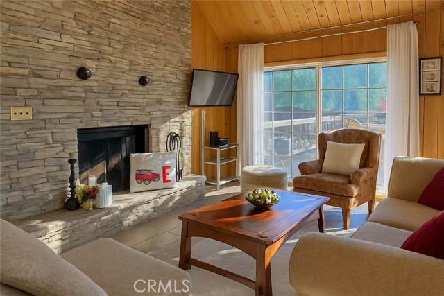 Detail Gallery Image 6 of 28 For 39050 Willow Landing, Big Bear Lake,  CA 92315 - 2 Beds | 2/1 Baths