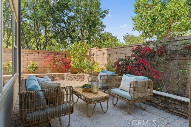 15 Clover, Lake Forest CA: https://media.crmls.org/medias/501da195-96c0-4fc8-82d2-e47e1c468977.jpg