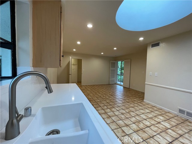 24041 Mariano Street, Woodland Hills CA: https://media.crmls.org/medias/501e5444-36a0-4379-8c3b-77d7dfa24844.jpg