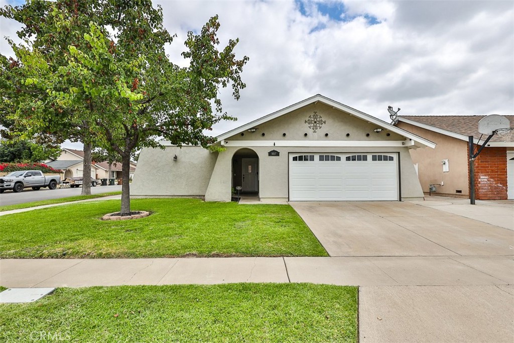 5017 E Holbrook