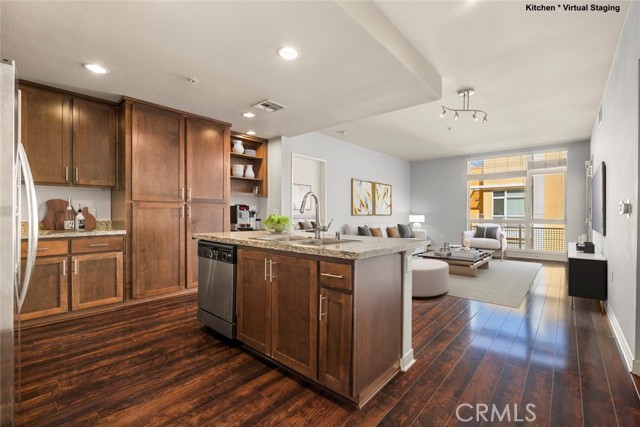 Detail Gallery Image 4 of 24 For 21301 Erwin St #516,  Woodland Hills,  CA 91367 - 2 Beds | 2 Baths