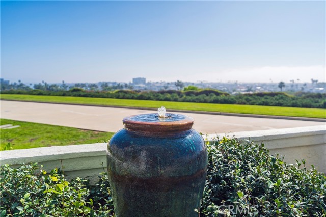 Detail Gallery Image 36 of 59 For 230 Lille Lane #113,  Newport Beach,  CA 92663 - 3 Beds | 3 Baths