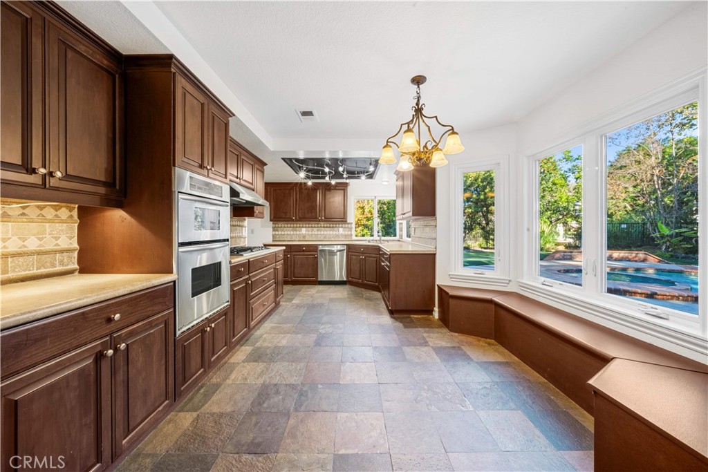 MLS #OC25250292 image #8