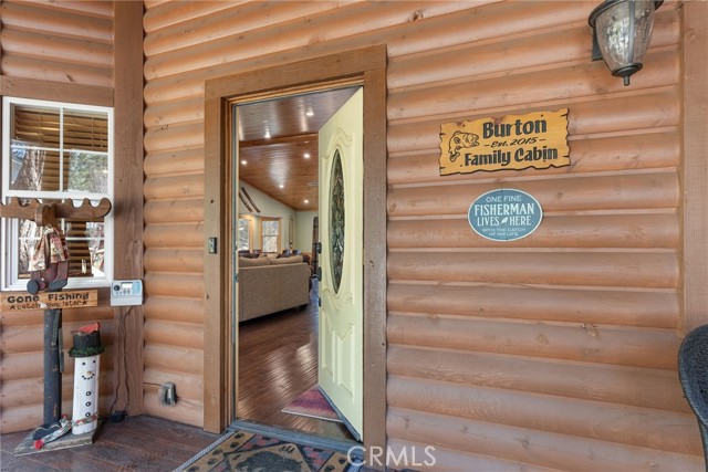 Detail Gallery Image 9 of 52 For 261 Crater Lake, Big Bear Lake,  CA 92315 - 3 Beds | 2 Baths