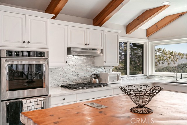 Detail Gallery Image 8 of 40 For 537 Canyon View Rd, Lake Arrowhead,  CA 92321 - 4 Beds | 3/1 Baths