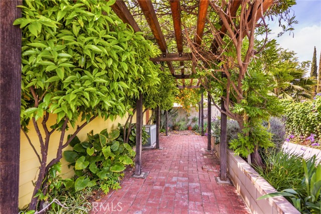 Detail Gallery Image 23 of 23 For 8924 Chimineas Ave, Northridge,  CA 91325 - 4 Beds | 2 Baths
