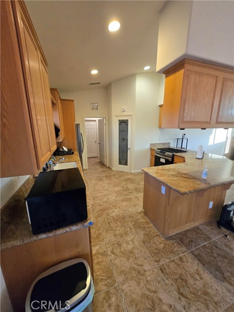 Detail Gallery Image 5 of 24 For 8720 Greasewood Ln, Victorville,  CA 92392 - 4 Beds | 2 Baths