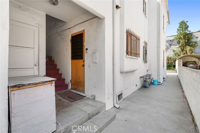 1200 N Kenmore Avenue, Los Angeles CA: https://media.crmls.org/medias/5021036d-9912-43dc-9762-bb1ef151843a.jpg