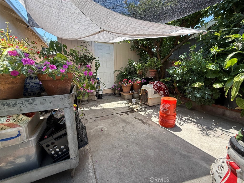 https://media.crmls.org/medias/5021f4c2-fe36-4549-a513-170f6a5faef0.jpg?preset=X-Large