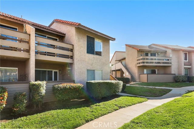 Detail Gallery Image 2 of 31 For 1549 Border Ave #G,  Corona,  CA 92882 - 1 Beds | 1 Baths