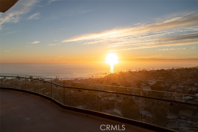 Detail Gallery Image 2 of 45 For 648 Mystic Vw, Laguna Beach,  CA 92651 - 5 Beds | 3/2 Baths