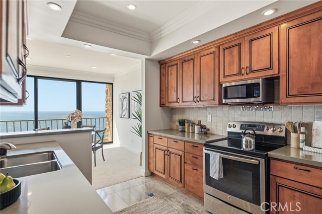 727 Esplanade, Redondo Beach, California 90277, 2 Bedrooms Bedrooms, 0 ,2 BathroomsBathrooms,Residential,For Sale,Esplanade,0,SB26097055
