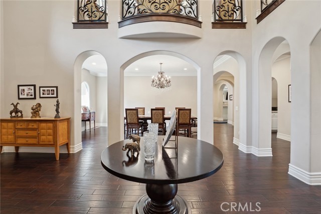 23115 Erwin Street, Woodland Hills CA: https://media.crmls.org/medias/5025c762-3e78-43eb-8ed9-f39cd2c37bc8.jpg