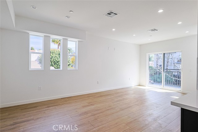 1227 N June Street, Hollywood CA: https://media.crmls.org/medias/50276127-ccac-48a4-a175-95d01551ec71.jpg