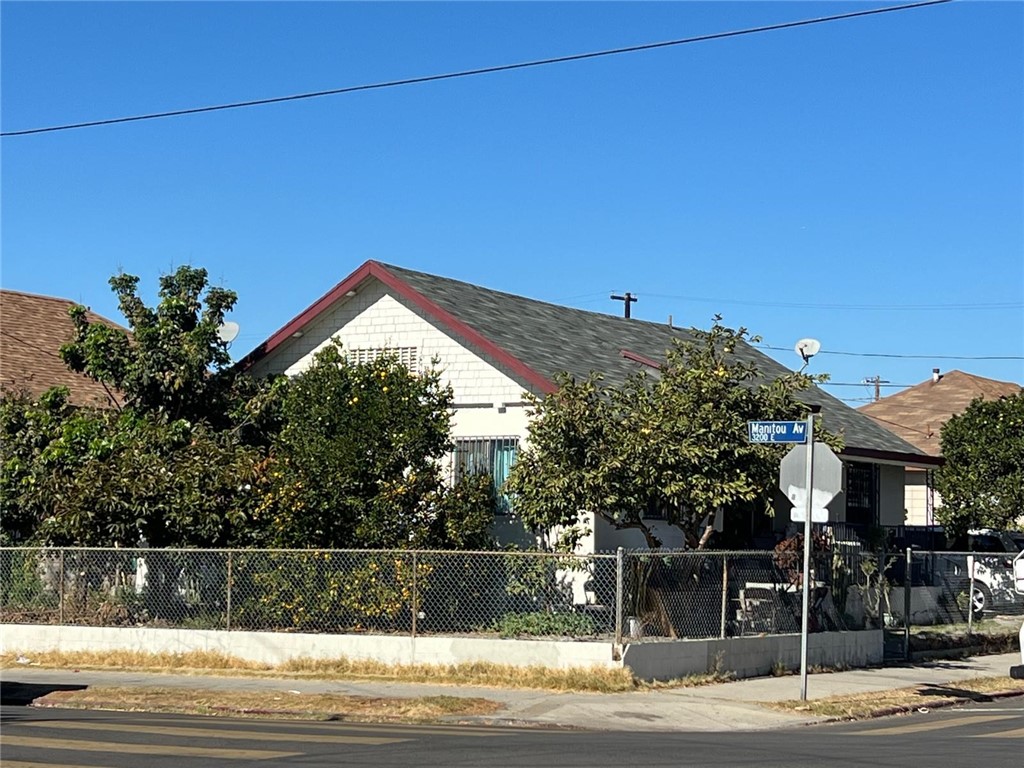 Detail Gallery Image 1 of 9 For 2301 Gates St, Los Angeles,  CA 90031 - 3 Beds | 1 Baths