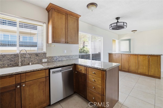 Detail Gallery Image 12 of 53 For 240 Moss St #8,  Laguna Beach,  CA 92651 - 2 Beds | 2 Baths